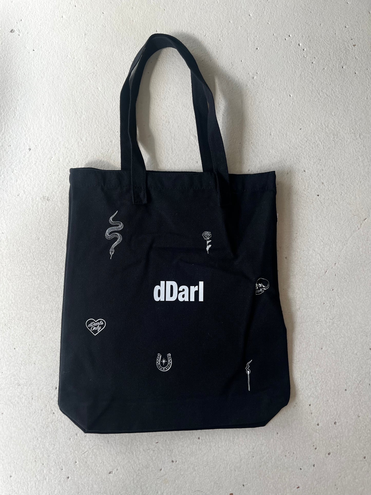 dDARL Tatt Tote in Black, alternate view
