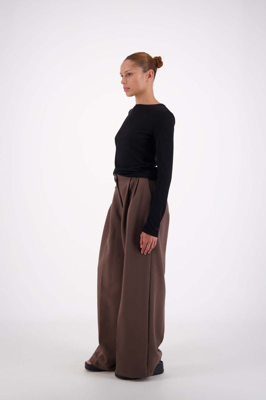 Jasmine Alexa Gigi Trouser — an easy way to change up your look.
