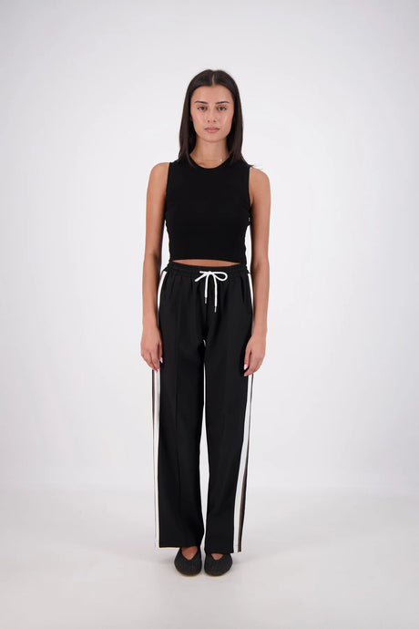 Jasmine Alexa 'Barcelona Cropped Crew Neck Knit' - Black