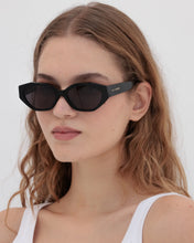 Lu Goldie - Eliana Sunglasses - Black