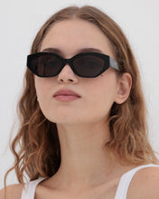Lu Goldie - Eliana Sunglasses - Black