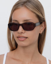 Lu Goldie 'Jordyn' Sunglasses - Coffee