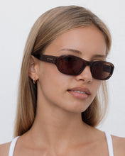 Lu Goldie 'Jordyn' Sunglasses - Coffee