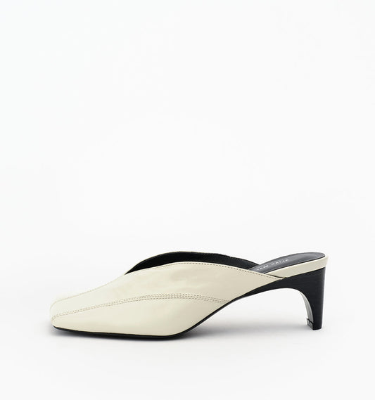 Alias Mae Rosa in Bone Oily Crinkle, side view showing the square toe and heel.