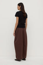 Assembly Label Lola Barrel Pant in Ganache, back view on model.

