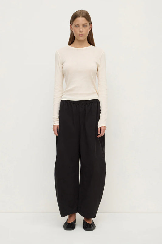 Assembly Label Lola Barrel Pants in Black — the Lola Barrel Pants in Black offer a relaxed, contemporary take on everyday trousers with a voluminous barrel-leg silhouette.