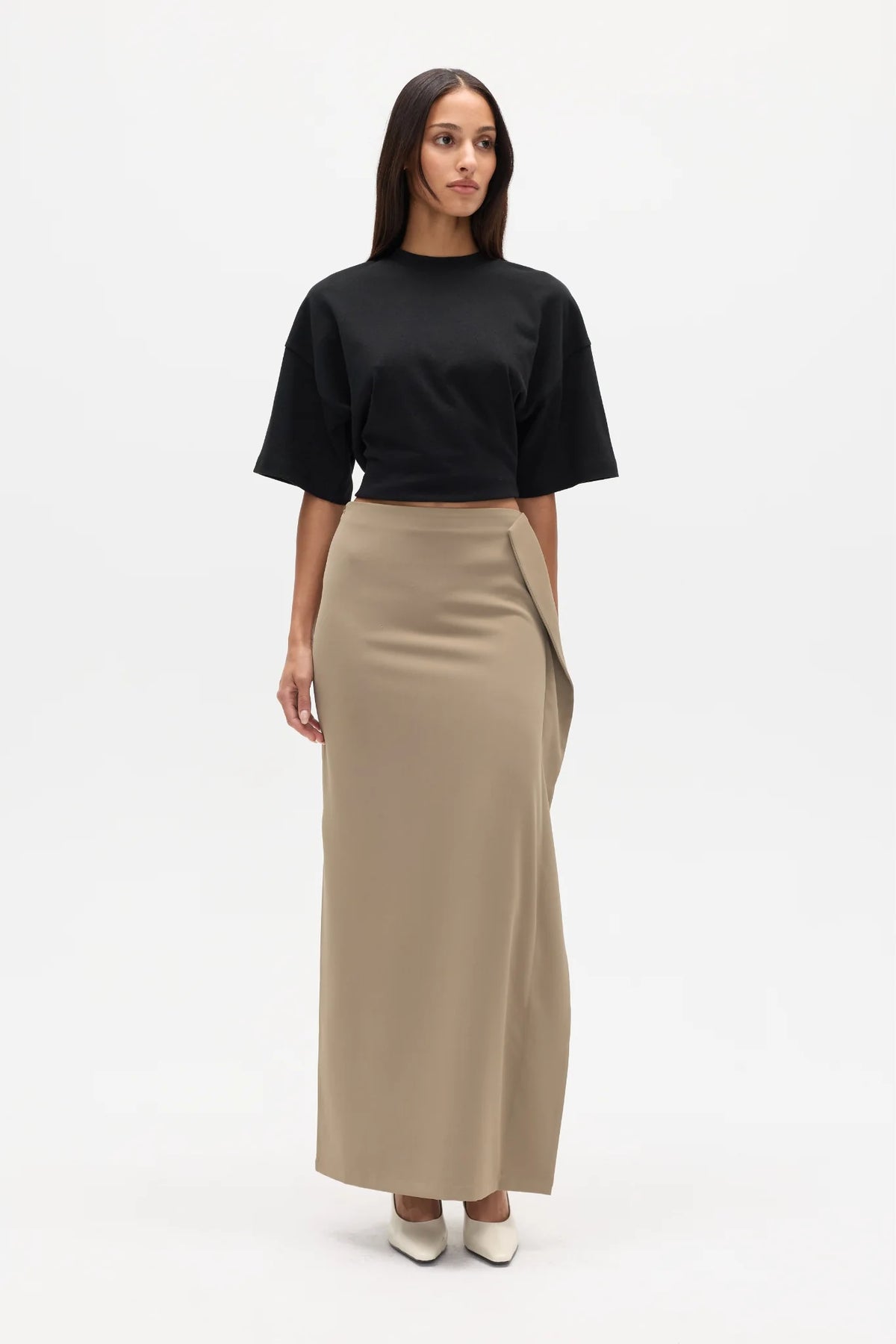 Bayse Brand Ebony Skirt in Dune — a refined seasonal staple with a clean, versatile silhouette, the Bayse Brand Ebony Skirt in Dune brings a polished yet relaxed feel to everyday dressing.