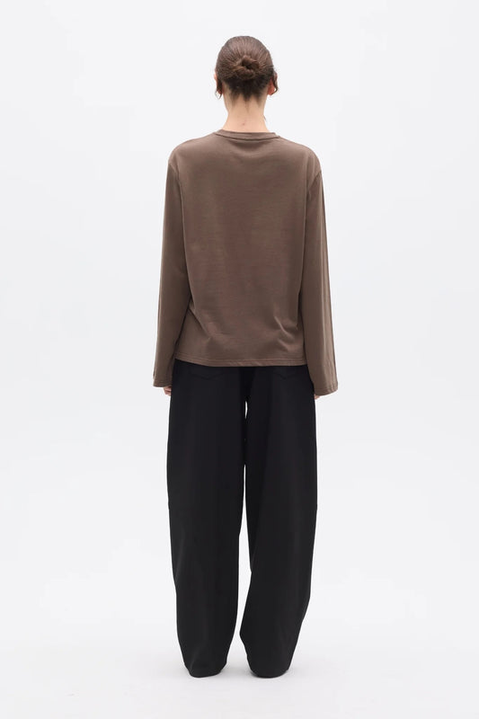Bayse Brand Priya Long Sleeve Top in Brown — a refined everyday essential with an effortless, modern shape, the Bayse Brand Priya Long Sleeve in Brown features a relaxed fit, dropped shoulders and elongated sleeves.
