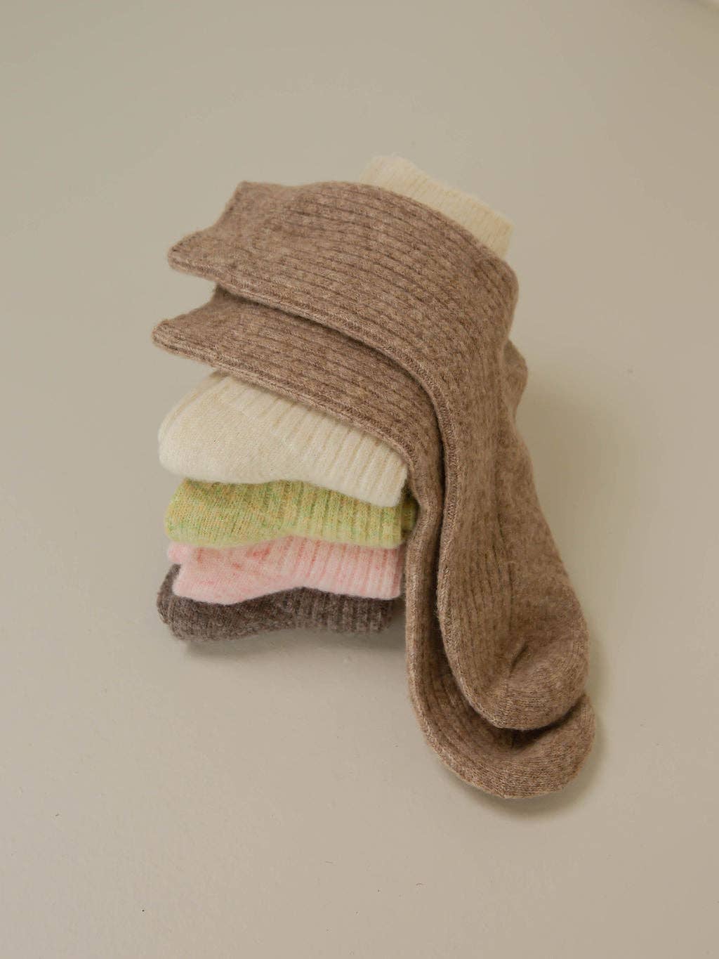 Bed & Butter The Comfiest Socks in Light Brown — 7x Sold-Out Collection Made from a blend of responsibly sourced cashmere wool and recycled fibres, these socks will keep your feet cosy and comfy.