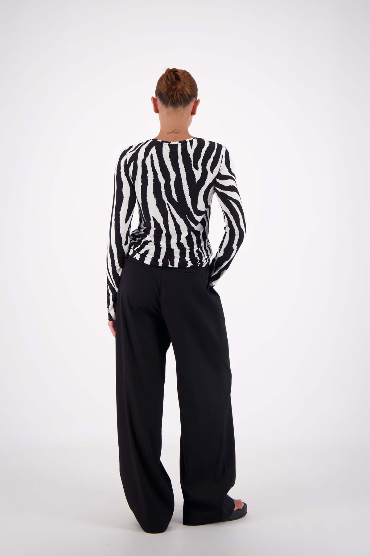 Jasmine Alexa Gigi Trouser in Black — meet your new everyday favorite.