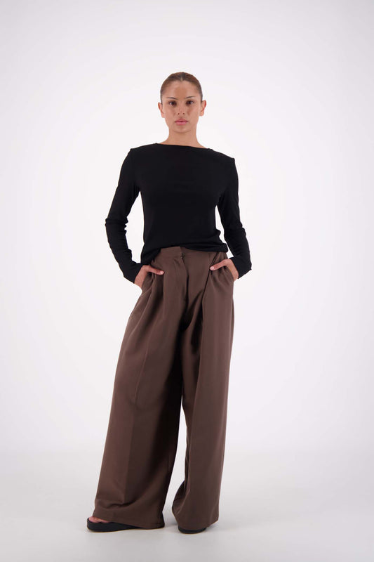 Jasmine Alexa Gigi Trouser — an easy way to change up your look.
