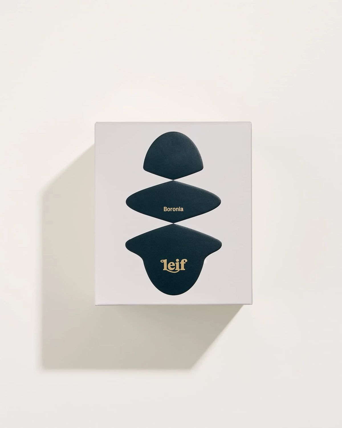 Leif Boronia Candle - 280g — soy blend wax handcrafted in Australia delivers a complex aromatics of Boronia to your home.