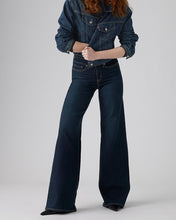 318 Shaping Wide-Leg Jeans
