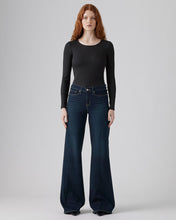 318 Shaping Wide-Leg Jeans