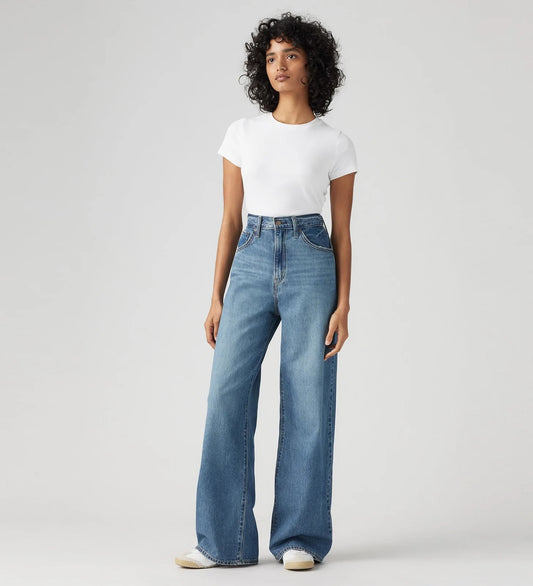 Levi's Cinch Baggy Jeans in Chasing Dreams — effortless and made for everyday wear, the Levi's Cinch Baggy Jeans feature a loose, baggy silhouette with an adjustable back cinch that lets you customise the fit while adding a modern twist to a vintage-inspired style.