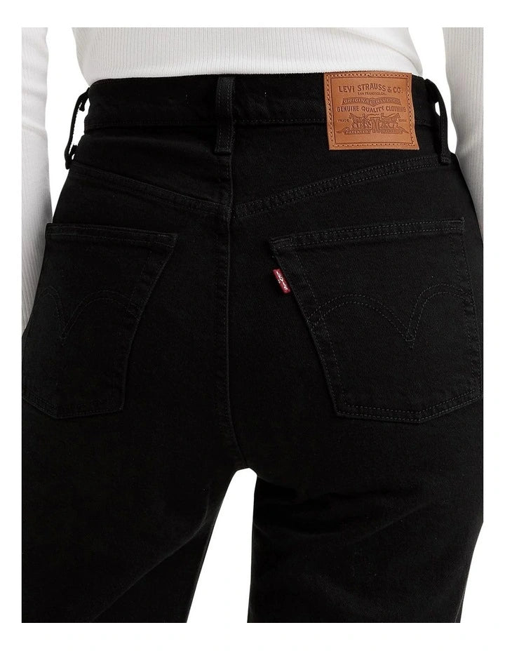 A close-up shows the back pockets, Levi’s tab and branded waistband patch on the black jeans.