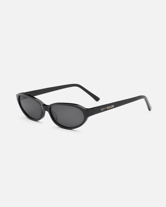 Lu Goldie Alexe in Black — she’s an uptown girl, and as usual, she’s late.