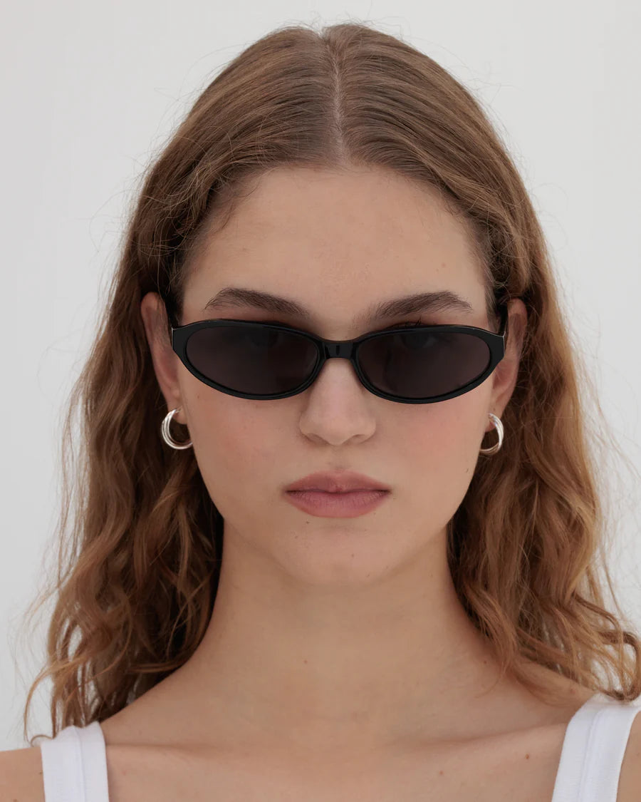 Lu Goldie Alexe in Black — she’s an uptown girl, and as usual, she’s late.