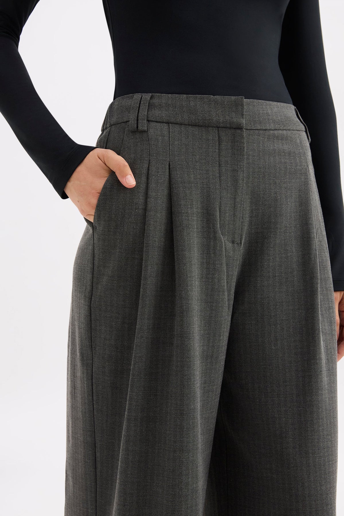 Nude Lucy Fosca Pant in Charcoal — the elevated seasonal staple your capsule wardrobe has been waiting for.