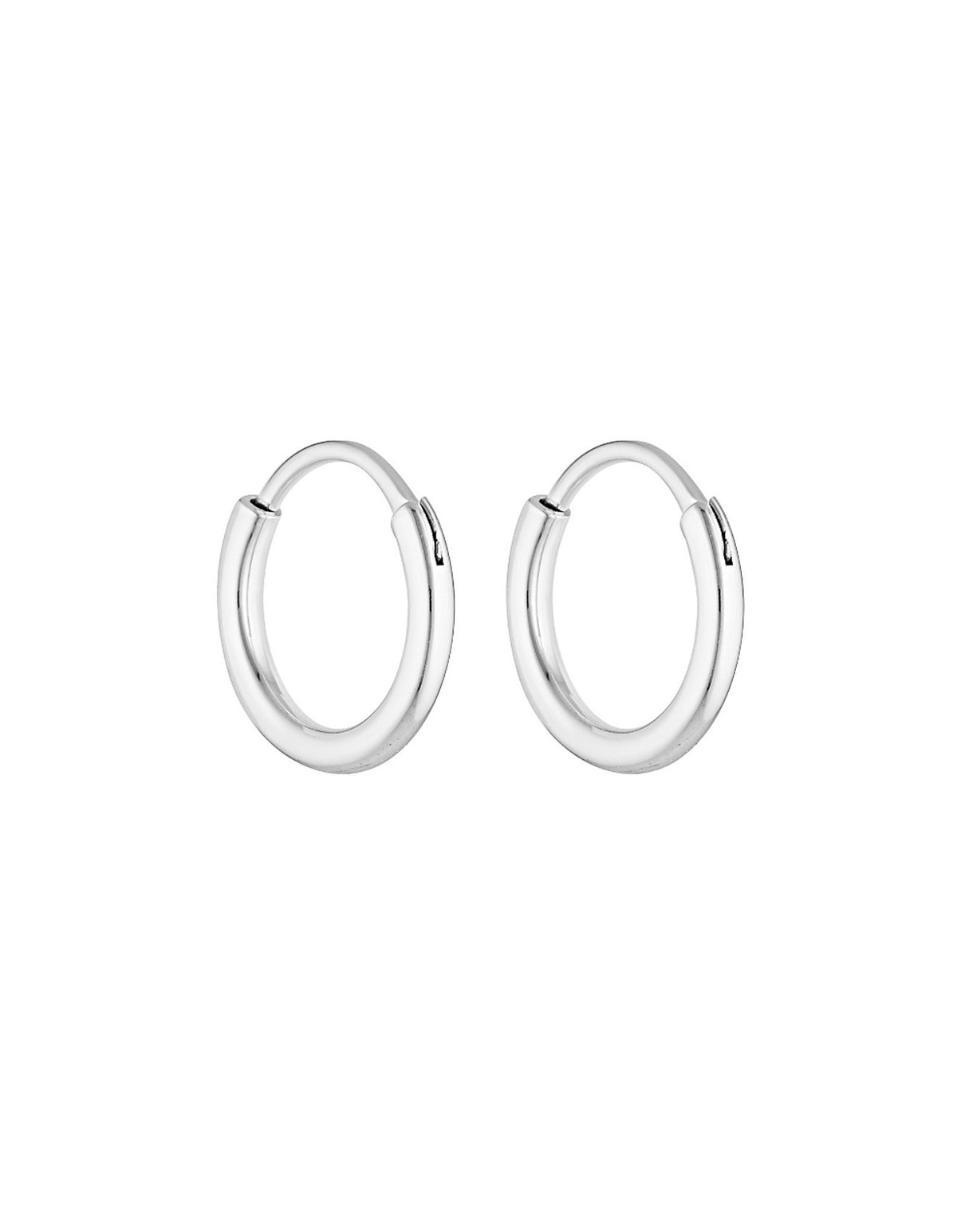 Porter 90's Hoop 20mm in Silver — the ultimate throwback essential your daily jewelry rotation has been waiting for.