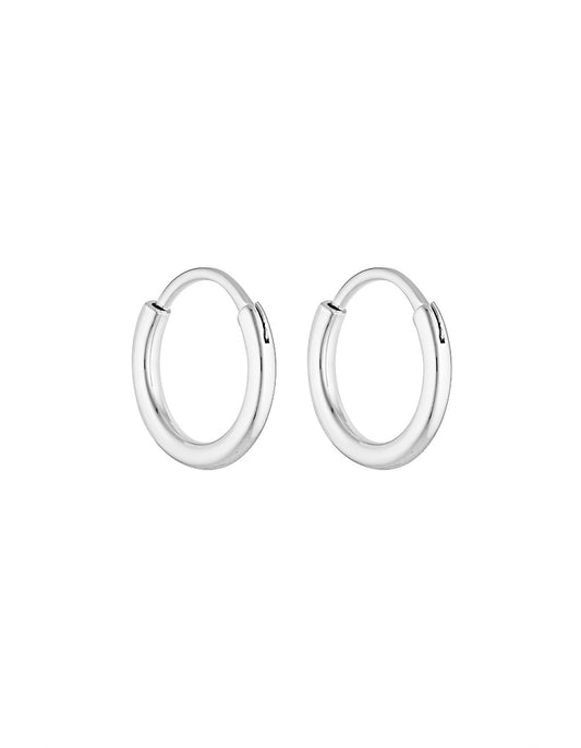 Porter 90's Hoop 20mm in Silver — the ultimate throwback essential your daily jewelry rotation has been waiting for.