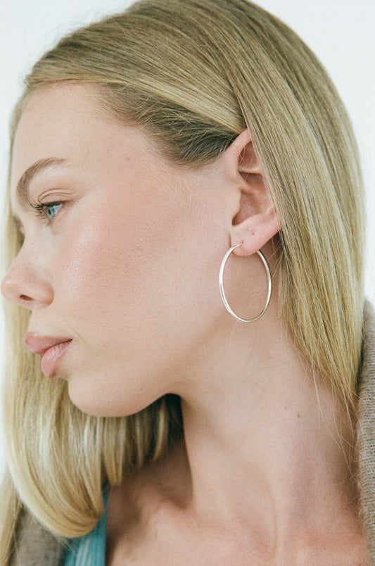 Porter 90's Hoop 40mm in Silver — the ultimate throwback statement your jewelry rotation has been waiting for.