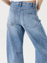 Close-up of the Rolla's Arc Barrel Jean in Lennon Vintage showing the branded back pocket, knee dart seaming and vintage mid-blue wash denim texture