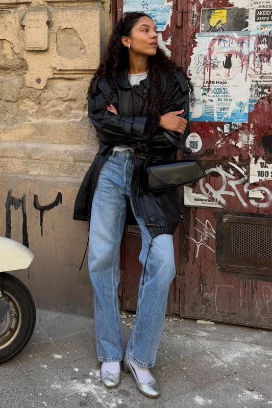 Rollas Meg Straight Surrender — meg Straight Surrender is an instant favourite mid-rise jean with a classic straight leg for an effortlessly polished silhouette.